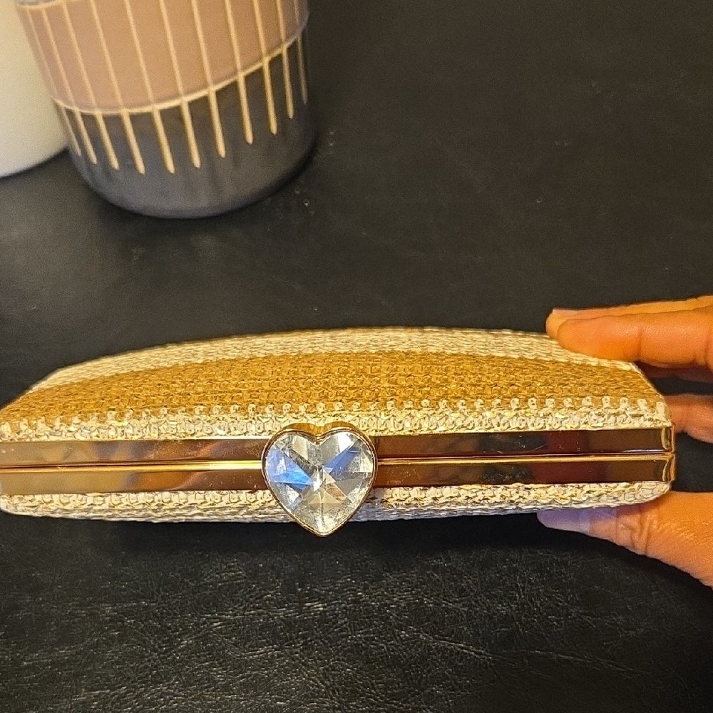 Women's Elegant Gold and Cream Clutch ⭐️✨️ NEW  ⭐️ - Picture 3 of 7